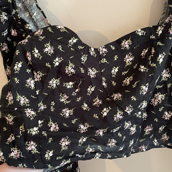 Floral Cropped ‘Peasant’ Style Top with Puff Sleeves - Picture 2 of 5